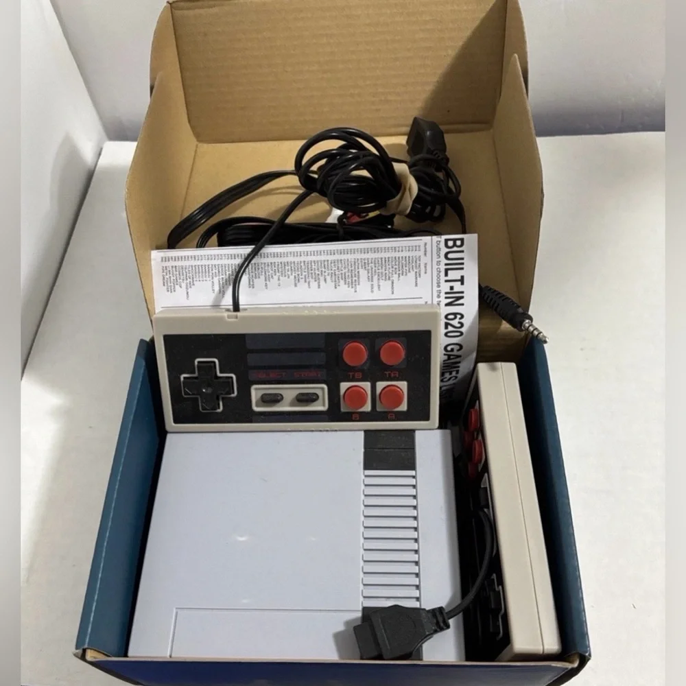 Retro Mini Gaming Console w/ 620 Games 8 Bit Game System Built In 2 Controllers